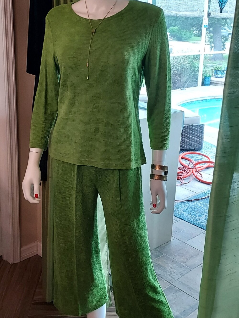 Patchington Lime Green 3/4 Sleeve Top & Wide-Leg Capris Set in Liquid Knit.  Med